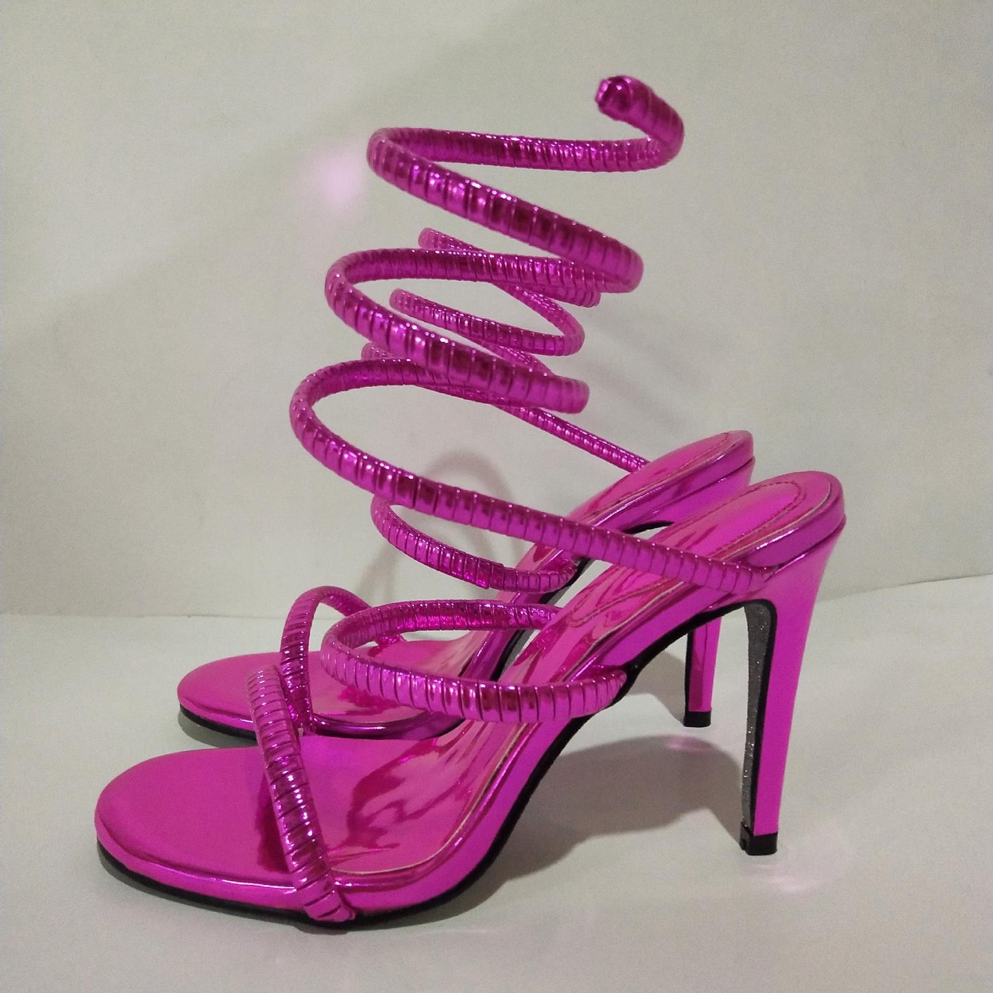 🥿 Sandales Serpent Femme – Design Tendance Grande Taille Été 2024